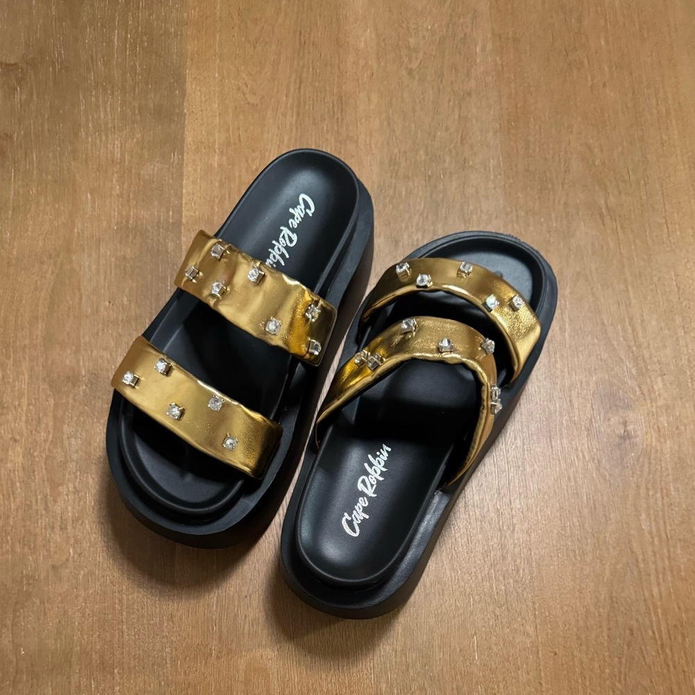 Women’s Cape Robbin Gema Platform Sandals - Picture 4 of 5